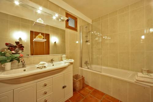 Imagen de la habitación del Hotel Font Neuve. Foto 12