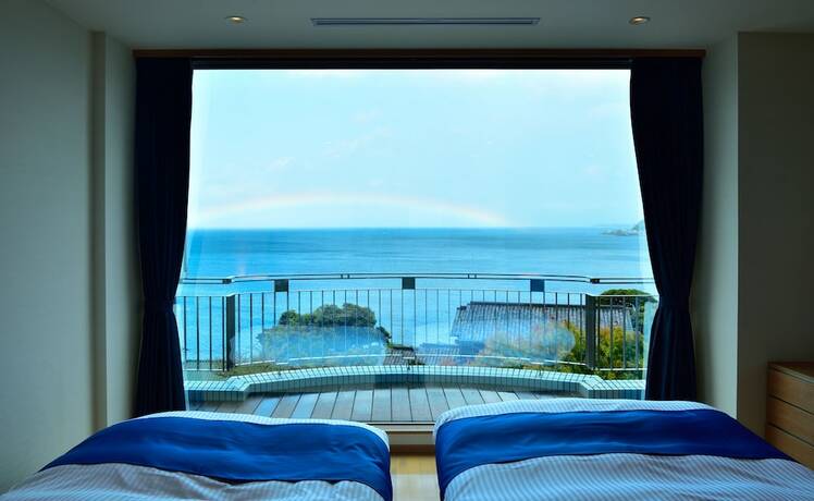 Imagen de la habitación del Hotel Fontaine Bleau Atami. Foto 23