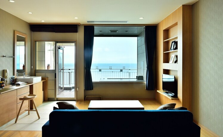Imagen de la habitación del Hotel Fontaine Bleau Atami. Foto 35