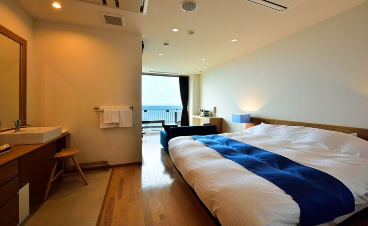 Imagen de la habitación del Hotel Fontaine Bleau Atami. Foto 37