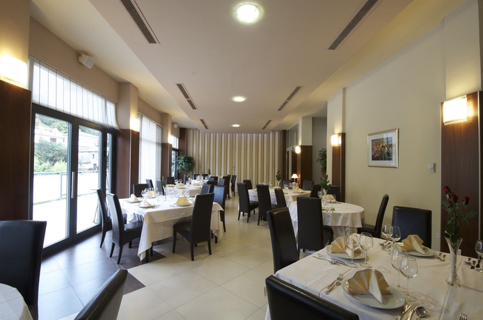 Imagen del bar/restaurante del Hotel Fontana, BUZET. Foto 4