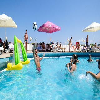 Imagen general del Hotel Fontana Bayside Park. Foto 39