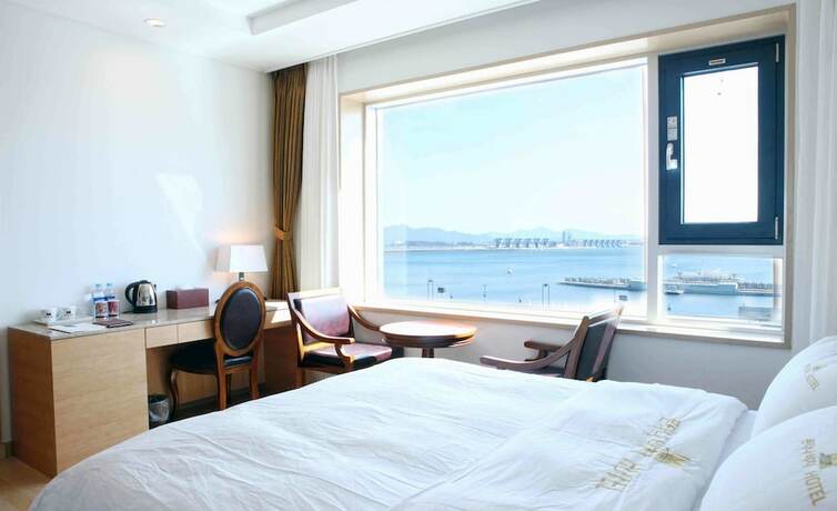 Imagen de la habitación del Hotel Fontana Beach. Foto 17