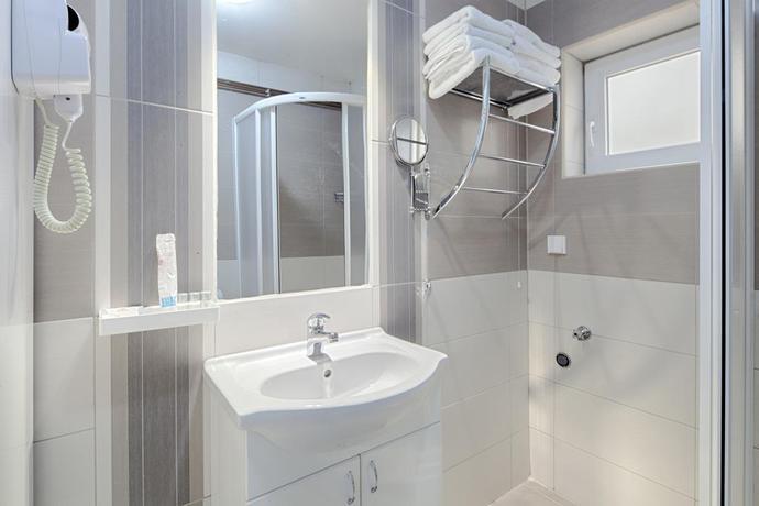 Imagen de la habitación del Hotel Fontana, Novi Sad. Foto 9