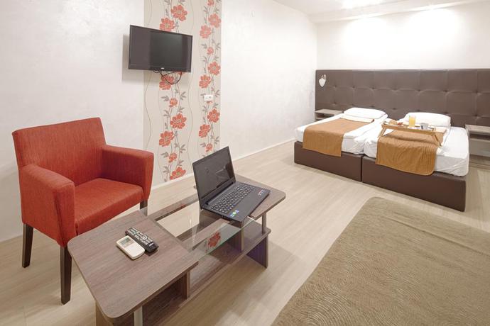 Imagen de la habitación del Hotel Fontana, Novi Sad. Foto 11