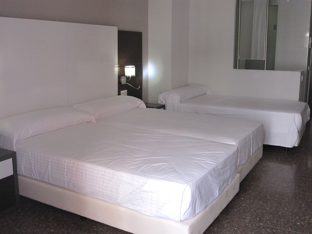 Imagen de la habitación del Hotel Fontana Plaza. Foto 6