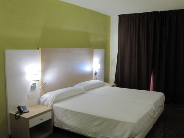 Imagen de la habitación del Hotel Fontana Plaza. Foto 9