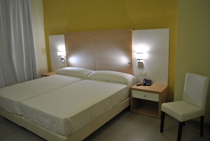 Imagen de la habitación del Hotel Fontana Plaza. Foto 11