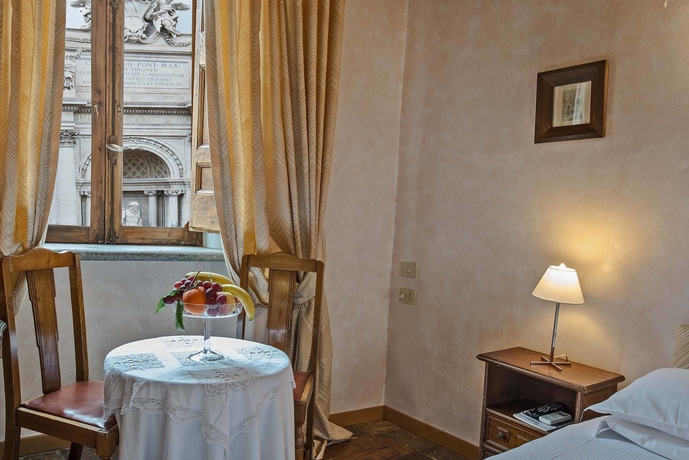 Imagen de la habitación del Hotel Fontana, Roma. Foto 7