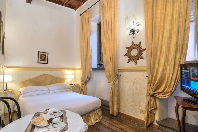 Imagen de la habitación del Hotel Fontana, Trevi. Foto 10