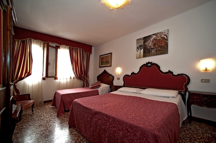 Imagen de la habitación del Hotel Fontana, Venecia. Foto 14