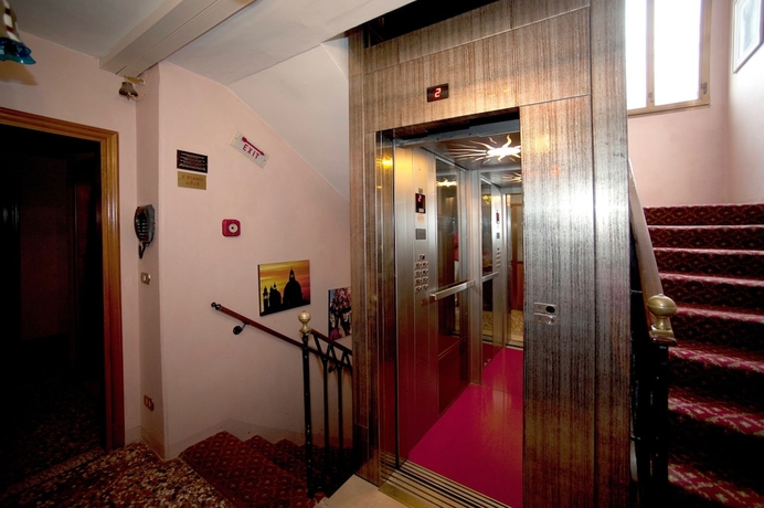 Imagen de los interiores del Hotel Fontana, Venecia. Foto 19