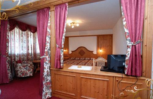 Imagen de la habitación del Hotel Fontana, Vigo di Fassa. Foto 14