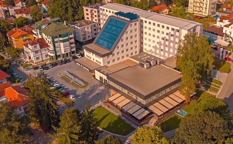 Imagen general del Hotel Fontana, Vrnjačka Banja. Foto 1