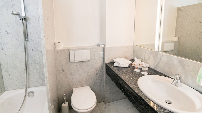 Imagen de la habitación del Hotel Fontana Wiesbaden. Foto 16