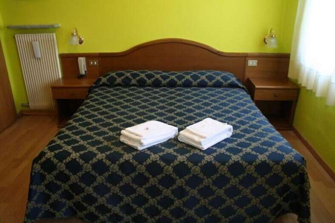 Imagen de la habitación del Hotel Fontanella, Riva del Garda. Foto 11