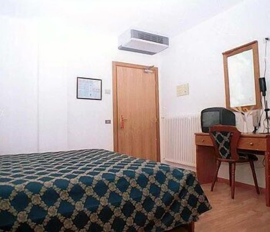 Imagen de la habitación del Hotel Fontanella, Riva del Garda. Foto 12