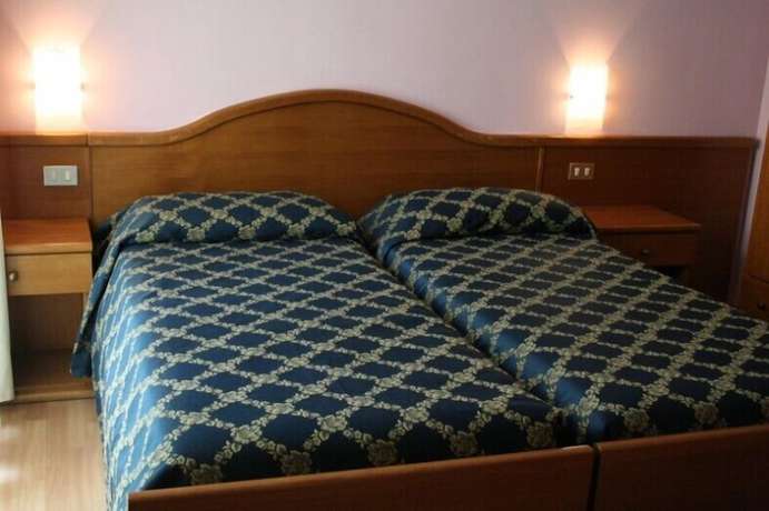 Imagen de la habitación del Hotel Fontanella, Riva del Garda. Foto 16