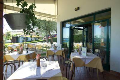 Imagen del bar/restaurante del Hotel Fontanelle, Moniga del Garda. Foto 3