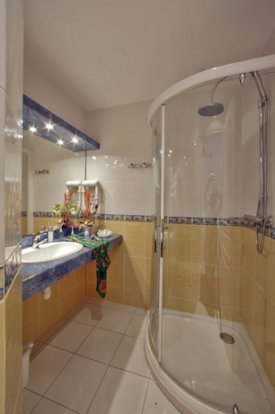 Imagen de la habitación del Hotel Fontarabie. Foto 9