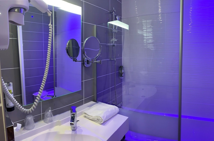 Imagen de la habitación del Hotel Fontarabie. Foto 19