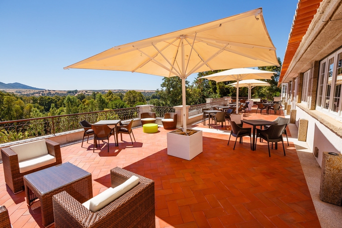 Imagen de los exteriores del Hotel Fonte Santa. Foto 10