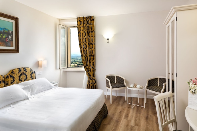 Imagen de la habitación del Hotel Fontebella. Foto 7