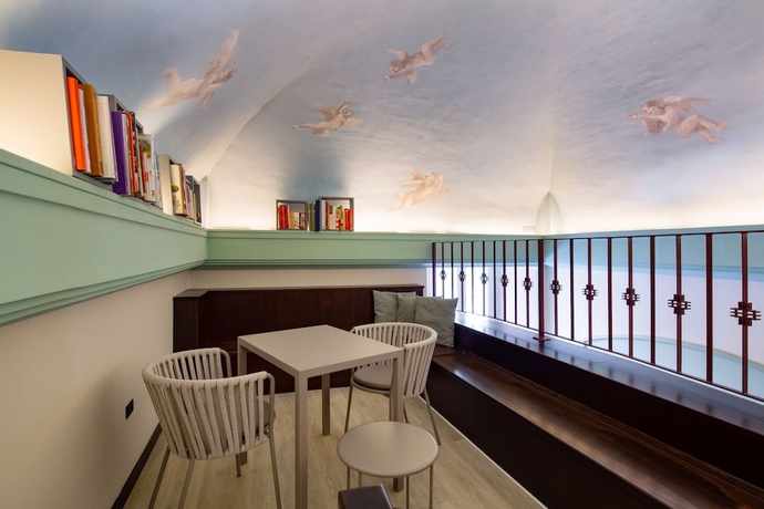 Imagen de los interiores del Hotel Fontebella. Foto 19