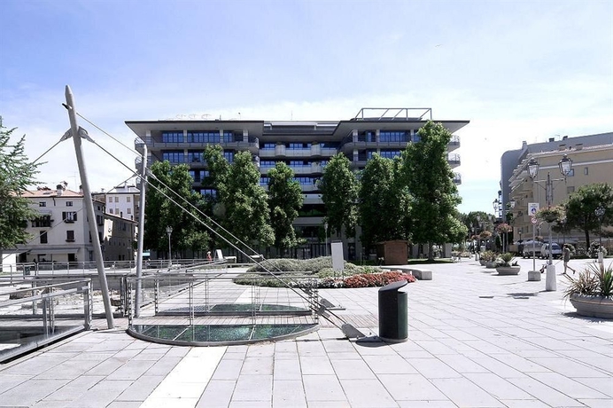 Imagen de los exteriores del Hotel Fonzari. Foto 4