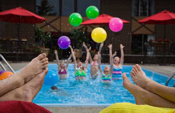 Imagen de la piscina del Hotel Foothills Inn. Foto 16