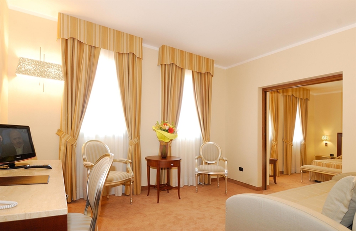 Imagen de los interiores del Hotel For You, Olbia. Foto 12