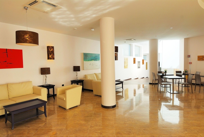Imagen de los interiores del Hotel For You, Olbia. Foto 15