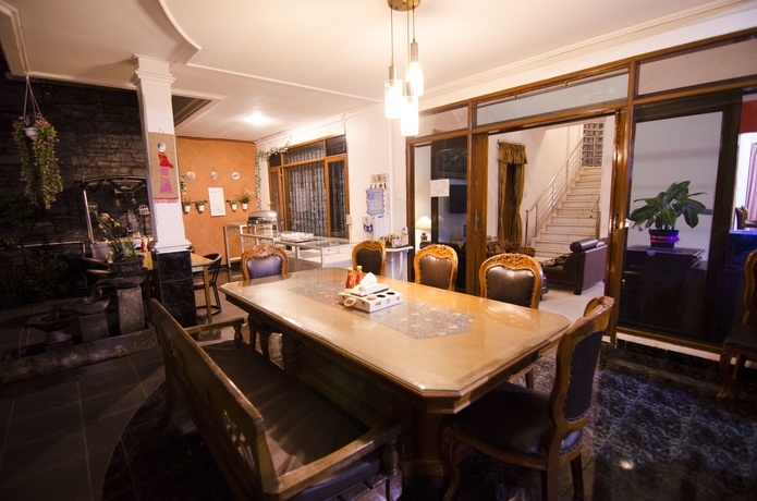 Imagen del bar/restaurante del Hotel Fora Guest House Taman Lingkar. Foto 3