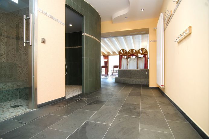 Imagen de la piscina del Hotel Forellenhof, Bundenbach. Foto 13