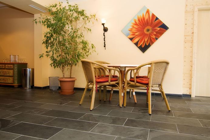Imagen de la piscina del Hotel Forellenhof, Bundenbach. Foto 14
