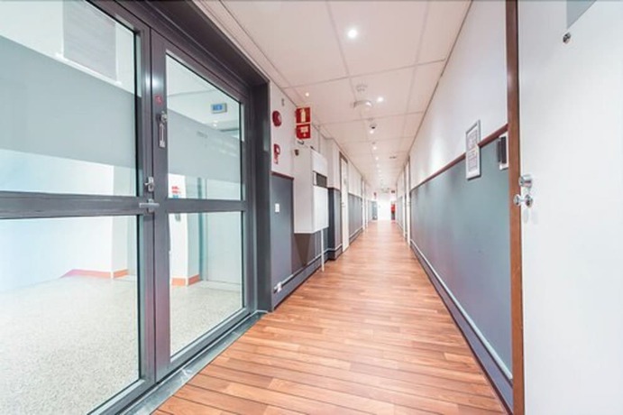 Imagen de los interiores del Hotel Forenom Helsinki Kamppi. Foto 20