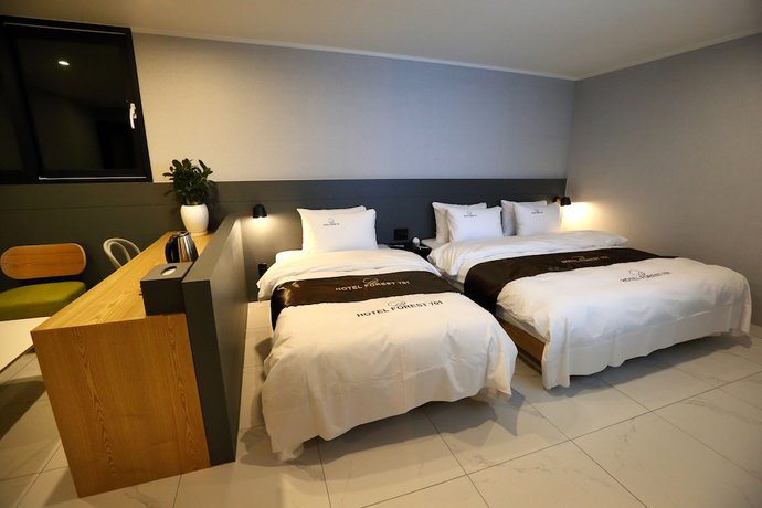 Imagen de la habitación del Hotel Forest 701. Foto 2