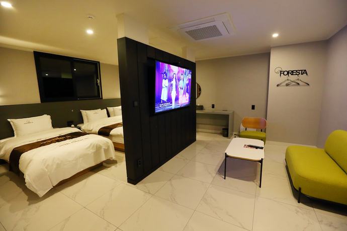 Imagen de la habitación del Hotel Forest 701. Foto 5