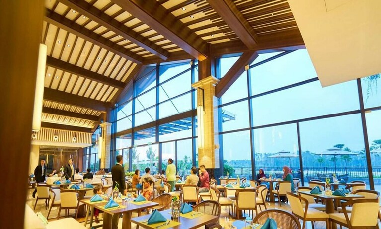Imagen del bar/restaurante del Hotel Forest City Golf. Foto 18