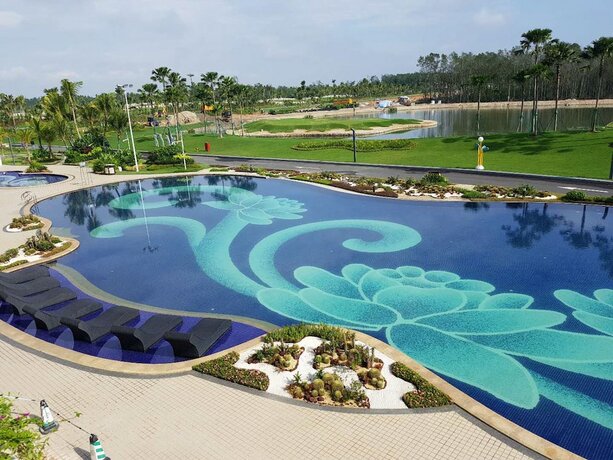 Imagen de la piscina del Hotel Forest City Golf. Foto 38