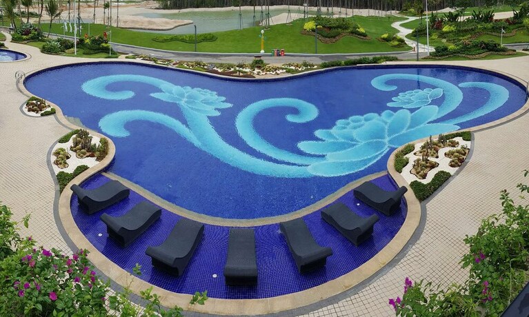 Imagen de la piscina del Hotel Forest City Golf. Foto 39