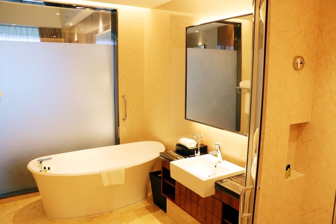 Imagen de la habitación del Hotel Forest City Marina. Foto 2