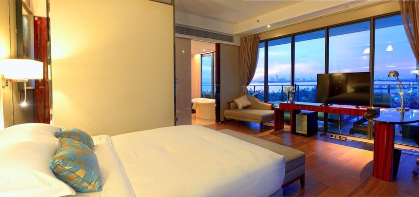 Imagen de la habitación del Hotel Forest City Marina. Foto 5