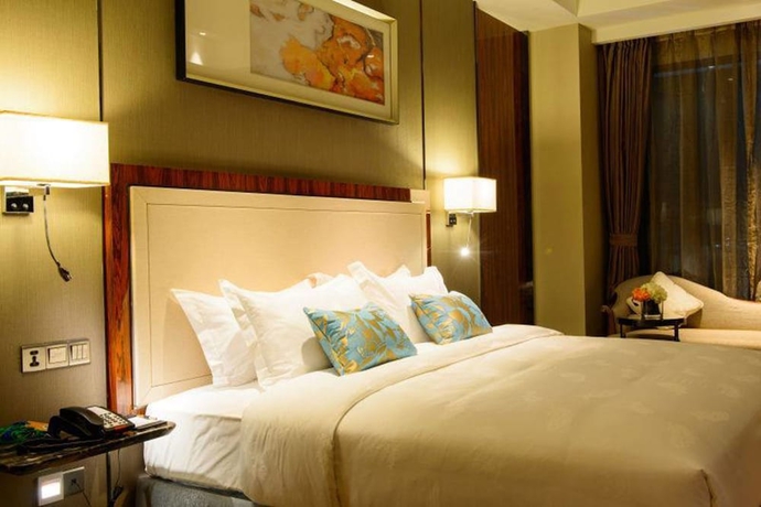 Imagen de la habitación del Hotel Forest City Marina. Foto 7
