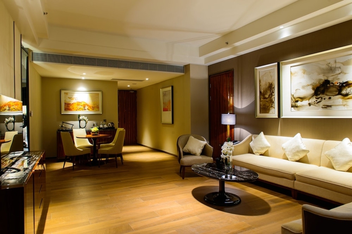 Imagen de la habitación del Hotel Forest City Marina. Foto 9