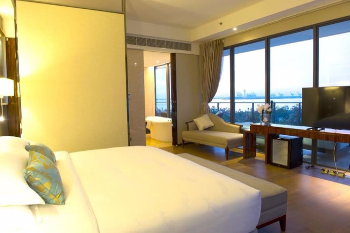 Imagen de la habitación del Hotel Forest City Marina. Foto 10