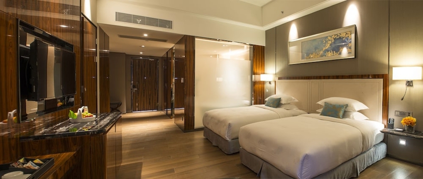 Imagen de la habitación del Hotel Forest City Marina. Foto 11