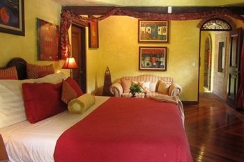 Imagen de la habitación del Hotel Forest Hills Suites. Foto 2