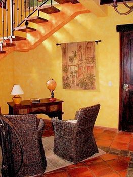 Imagen de los interiores del Hotel Forest Hills Suites. Foto 10