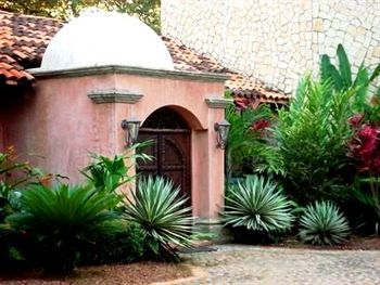 Imagen de los interiores del Hotel Forest Hills Suites. Foto 11